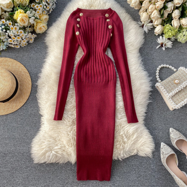 Alkalmi női ruha gombokkal és kerek nyakkivágással