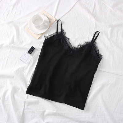 Modern kötött női felső, vékony pántokkal, fehér és fekete csipkével