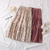 Modern női szabású szoknya virágos motívumokkal, bézs és rózsaszín színben