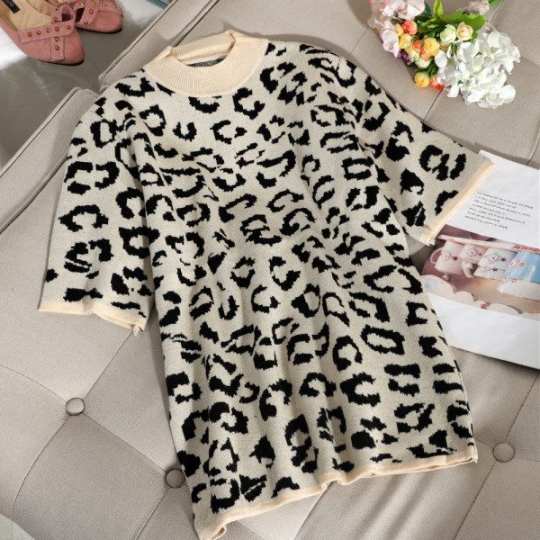 Μοντέρνο γυναικείο πουλόβερ τ με κοντά μανίκια και ψηλό γιακά σε διάφορα χρώματα