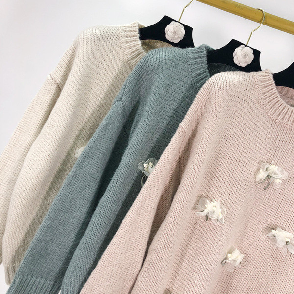 Χειμερινό πουλόβερ με τρισδιάστατο στοιχείο και μακρύ μανίκι