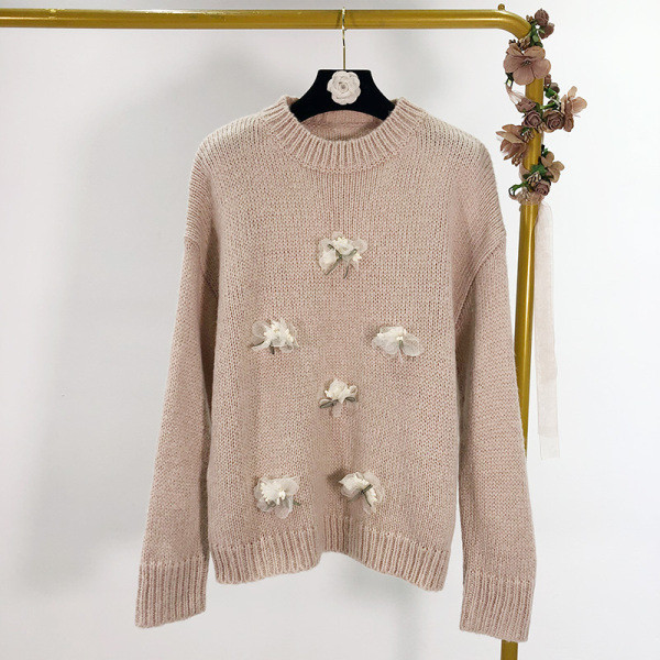 Χειμερινό πουλόβερ με τρισδιάστατο στοιχείο και μακρύ μανίκι