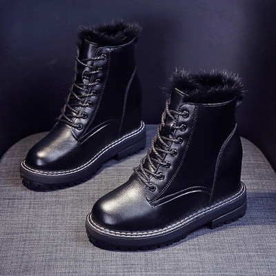 Γυναικείες χειμωνιάτικες μπότες με επίπεδη σόλα και μαλακή επένδυση σε μαύρο χρώμα