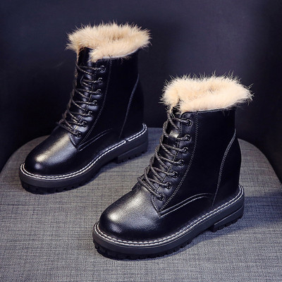 Γυναικείες χειμωνιάτικες μπότες με επίπεδη σόλα και μαλακή επένδυση σε μαύρο χρώμα