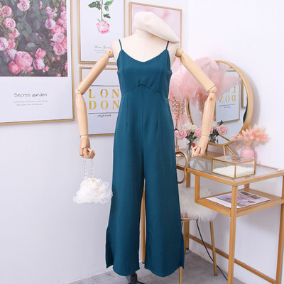 Modern női jumpsuit spitz nyakkivágással vékony pántokon fekete, bézs, zöld és bordó színben