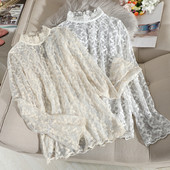 Lezser női csipkeblúz magas gallérral, fehér és bézs színben