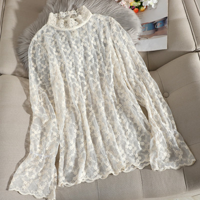 Lezser női csipkeblúz magas gallérral, fehér és bézs színben