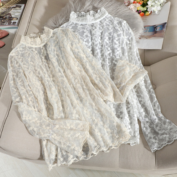 Lezser női csipkeblúz magas gallérral, fehér és bézs színben