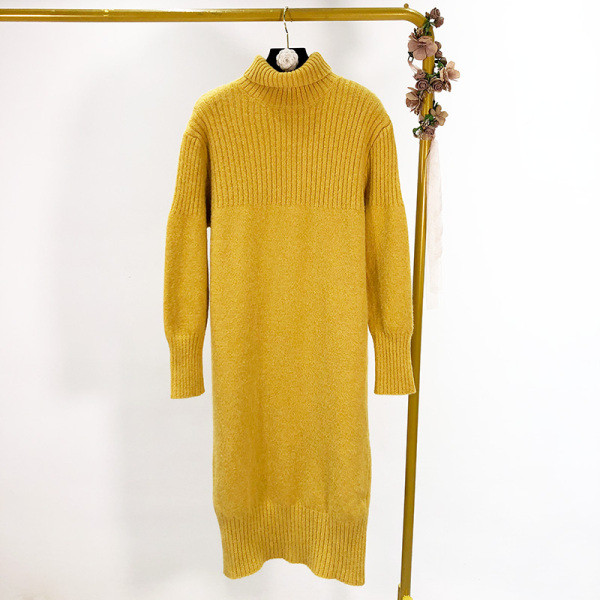 Μακρύ χειμωνιάτικο φόρεμα με κολάρο σε κίτρινο και μοβ χρώμα