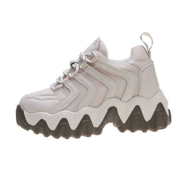 Γυναικεία αθλητικά παπούτσια με σκληρή σόλα σε μαύρο και άσπρο χρώμα