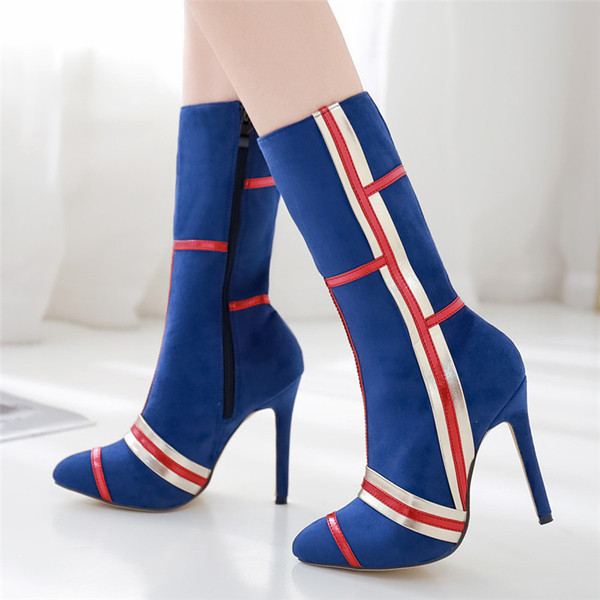 Modern női csizma vékony sarokkal és cipzárral kék és fekete színben