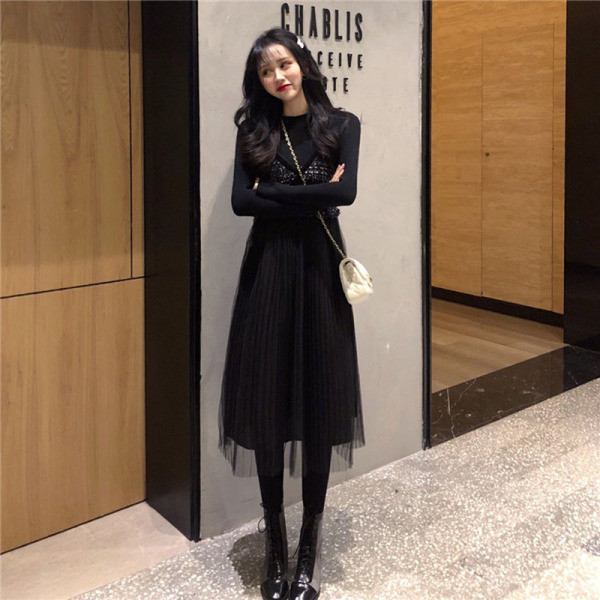 Rochie de dama cu bretele subtiri si tul in negru