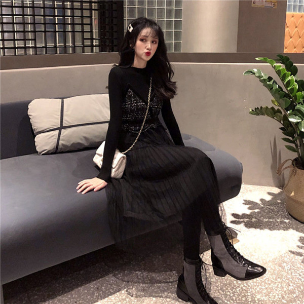 Rochie de dama cu bretele subtiri si tul in negru