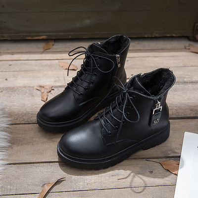 Γυναικείες χειμωνιάτικες έκο δερμάτινες μπότες με ίσια σόλα σε μαύρο και άσπρο χρώμα