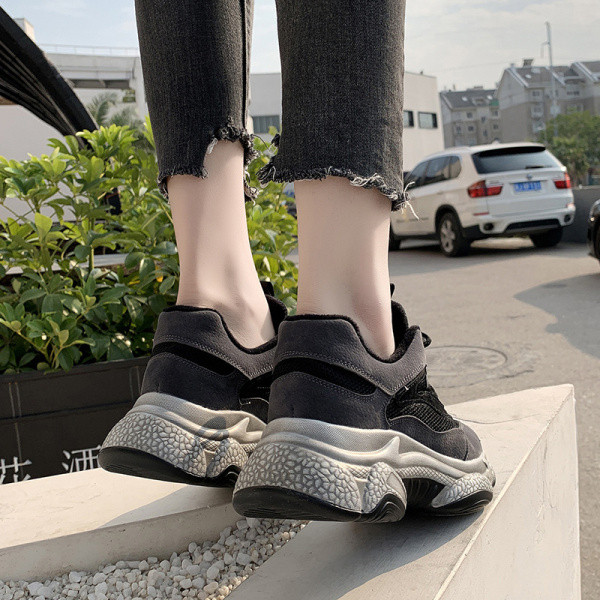 Γυναικεία αθλητικά  παπούτσια με χοντρύ σόλα σε δύο χρώματα