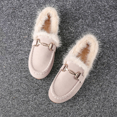 Női alkalmi cipő puha béléssel és fém elemmel