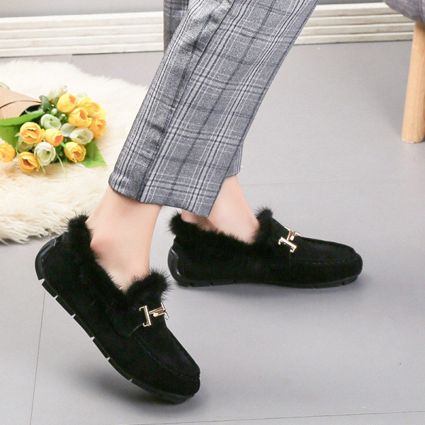 Női alkalmi cipő puha béléssel és fém elemmel