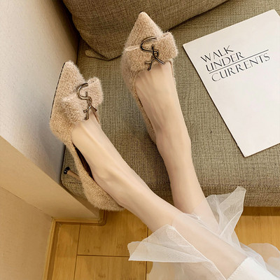 ÚJ Modern női cipő hegyes modell vékony sarokkal fekete és bézs színben