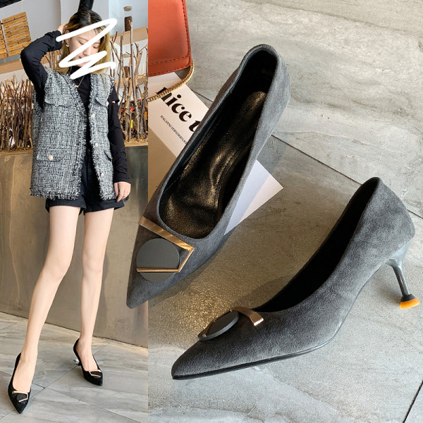 Κομψά γυναικεία παπούτσια μοντέλο μεταλλικό στοιχείο σε γκρι και μαύρο χρώμα