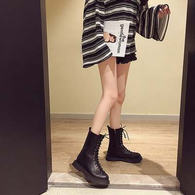 Καθημερινές γυναικείες μπότες σε λευκό και μαύρο χρώμα - δύο μοντέλα