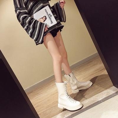 Καθημερινές γυναικείες μπότες σε λευκό και μαύρο χρώμα - δύο μοντέλα