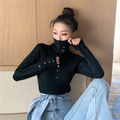 Testreszabott női póló vékony kötésből, gombokkal