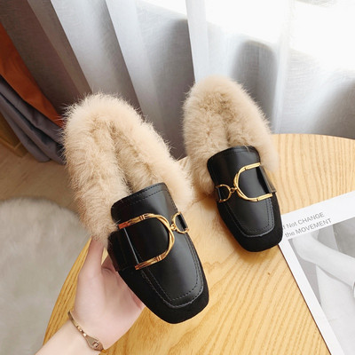 Modern női cipő pehely és fém elemekkel