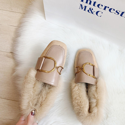 Modern női cipő pehely és fém elemekkel