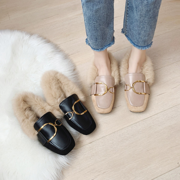 Modern női cipő pehely és fém elemekkel