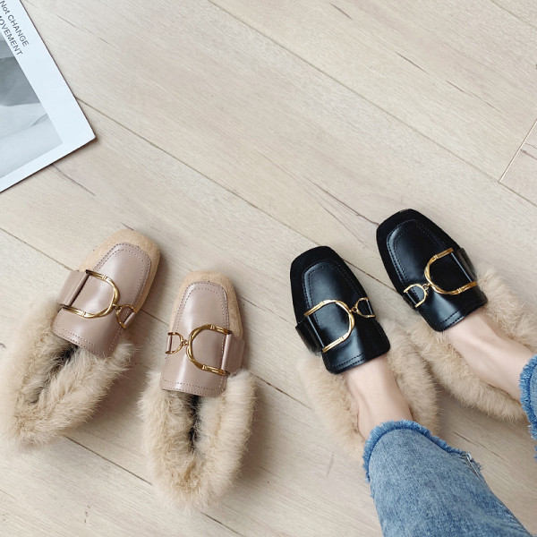 Modern női cipő pehely és fém elemekkel