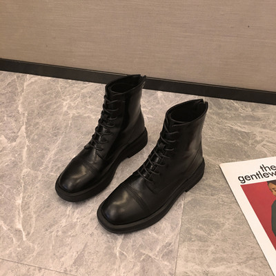 Női alkalmi csizma fűzővel és lekerekített cipzárral