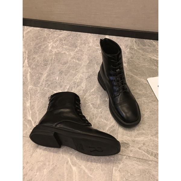 Női alkalmi csizma fűzővel és lekerekített cipzárral