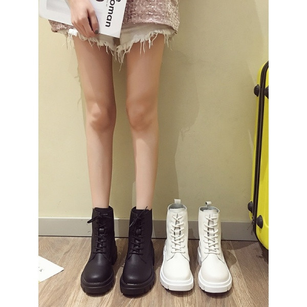 Μοντέρνες γυναικείες μπότες με ανθεκτική σόλα  6 cm.  σε μαύρο και άσπρο χρώμα - δύο μοντέλα