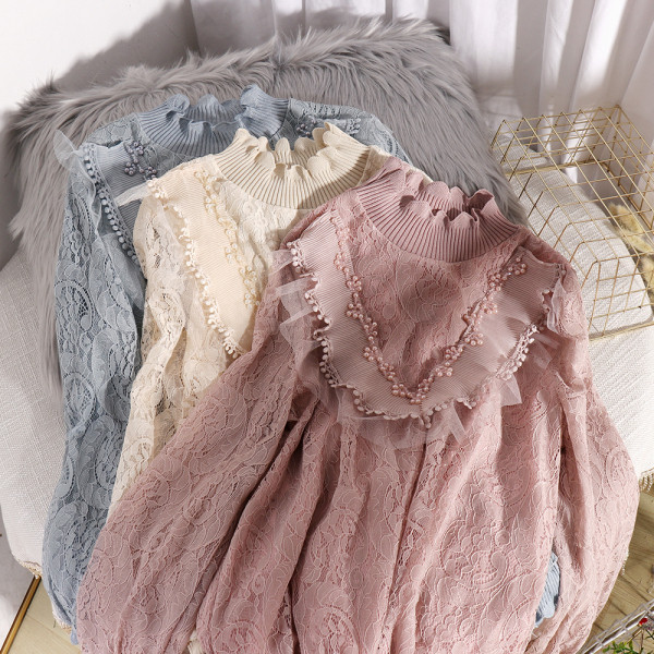 Μοντέρνα γυναικεία μπλούζα με ψηλό κολάρο και δαντέλα σε πέντε χρώματα