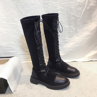 Női alkalmi térdcsizma öko bőrből és eko velúrból készült fűzővel