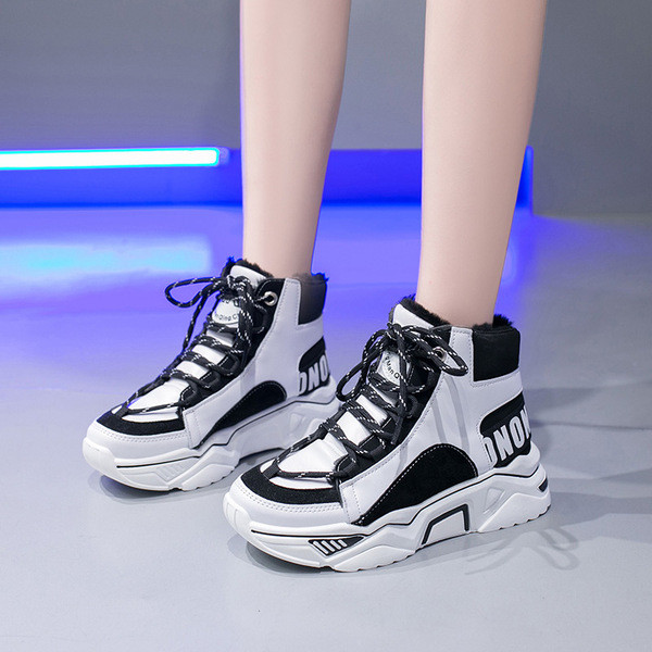 Női tornacipő műbőr durva talpból három színben