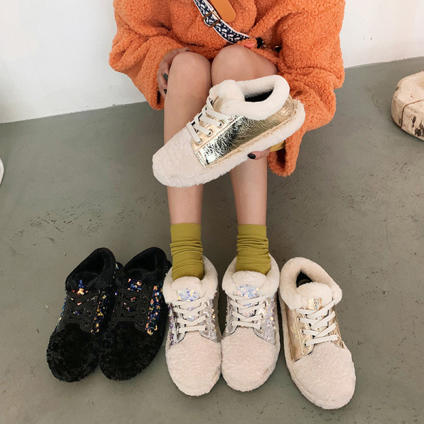 Γυναικείες χειμωνιάτικες μπότες με επίπεδη σόλα και πούλιες, σε δύο χρώματα