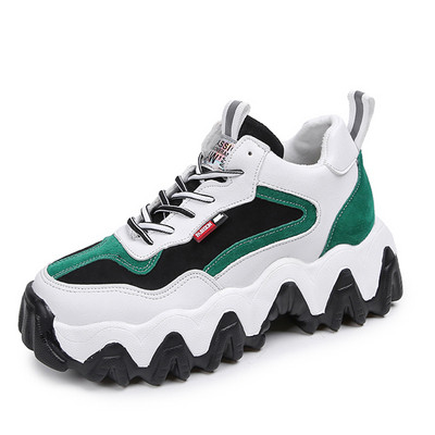 Καθημερινά γυναικεία αθλητικά πάνινα παπούτσια για το φθινόπωρο με μια σκληρή σόλα σε διάφορα χρώματα