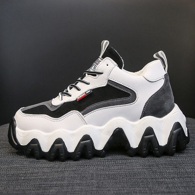 Καθημερινά γυναικεία αθλητικά πάνινα παπούτσια για το φθινόπωρο με μια σκληρή σόλα σε διάφορα χρώματα