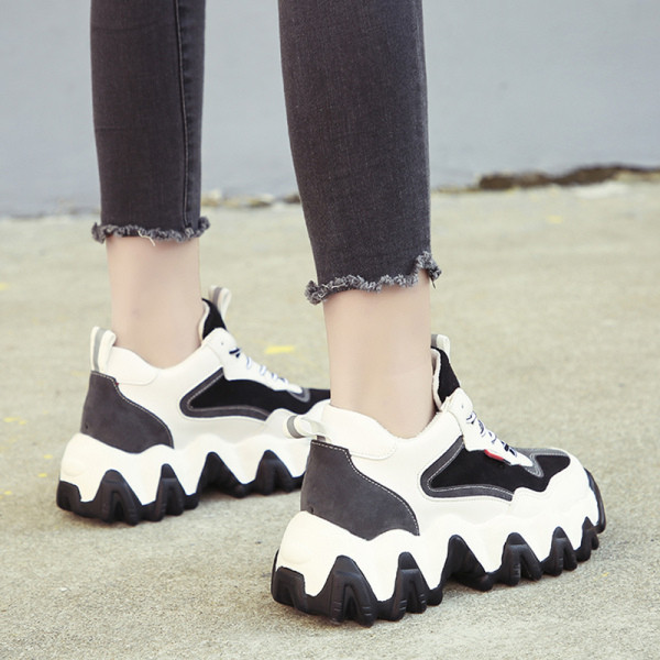 Καθημερινά  γυναικεία αθλητικά πάνινα παπούτσια για το φθινόπωρο με μια σκληρή σόλα σε διάφορα χρώματα