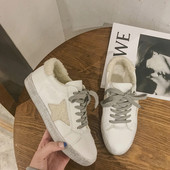 Alkalmi női tornacipő meleg béléssel és fűzővel