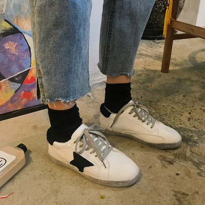 Alkalmi női tornacipő meleg béléssel és fűzővel