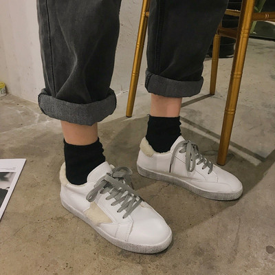 Alkalmi női tornacipő meleg béléssel és fűzővel