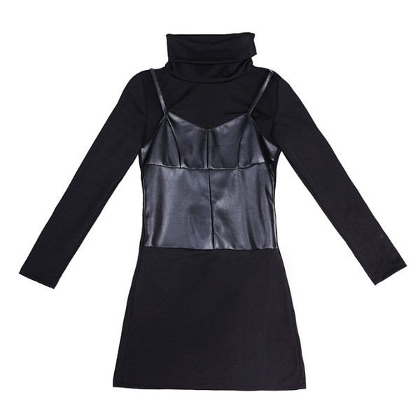 Stílusos női ruha eko bőrből, hosszú ujjú fekete színben