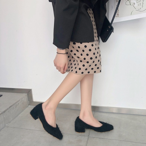 Μοντέρνα γυναικεία καθημερινά παπούτσια σε λευκό, μαύρο και μοβ χρώμα