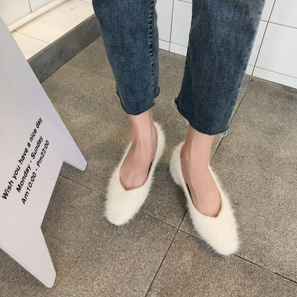 Μοντέρνα γυναικεία καθημερινά παπούτσια σε λευκό, μαύρο και μοβ χρώμα