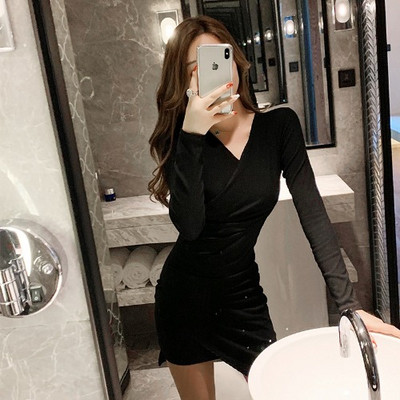 Modern női aszimmetrikus ruha spitz nyakkivágással és hosszú ujjú szürke és fekete színben