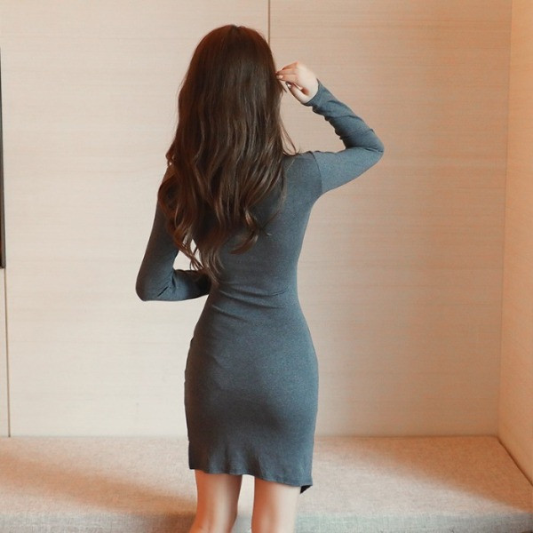 Modern női aszimmetrikus ruha spitz nyakkivágással és hosszú ujjú szürke és fekete színben