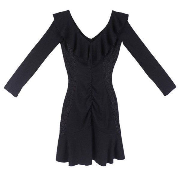 Modern rövid női ruha fekete színben, hosszú ujjal és spitz nyakkivágással