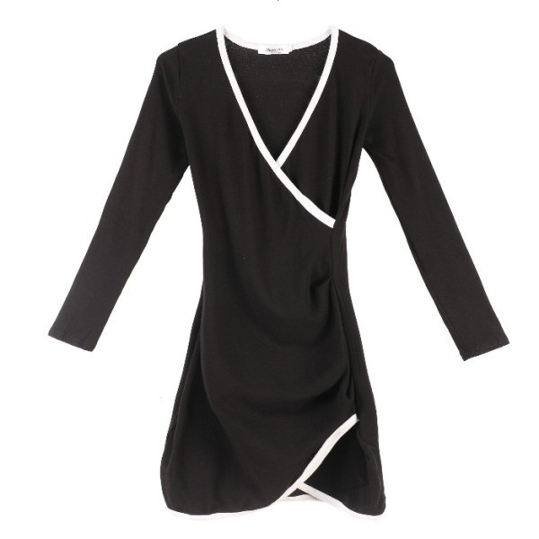 Modern női ruha spitz nyakkivágással és hosszú ujjú fekete színben